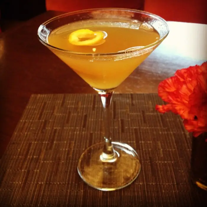 Algonquin (Alcoholic Ordinary Drink Cocktail glass)