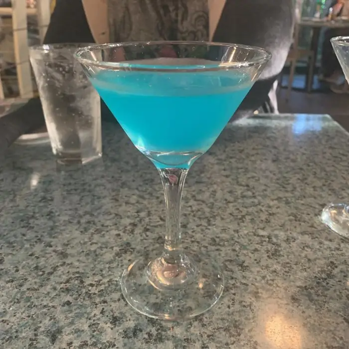 Bluebird (Alcoholic Ordinary Drink Cocktail glass)