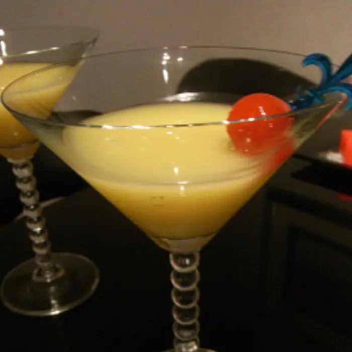 Casa Blanca (Alcoholic Ordinary Drink Cocktail glass)