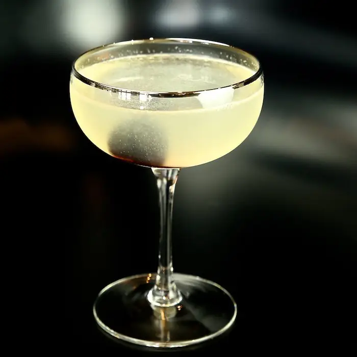 Corpse Reviver (Alcoholic Cocktail Cocktail glass)