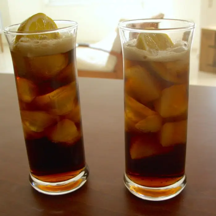 Cuba Libre (Alcoholic Ordinary Drink Highball glass)