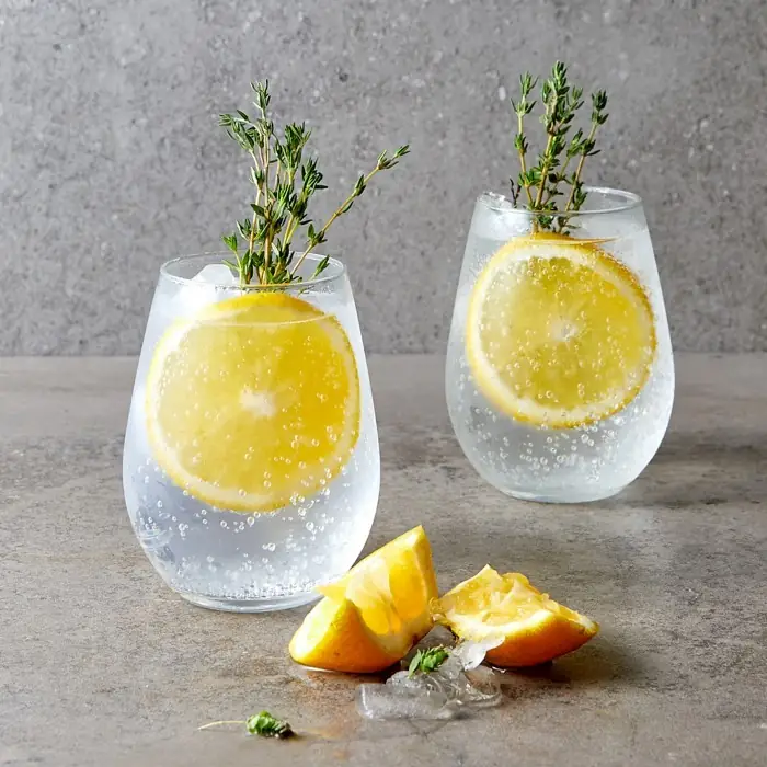Gin Lemon (Alcoholic Cocktail Highball glass)