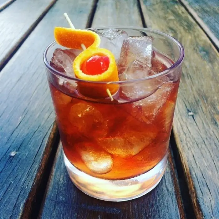 Old Fashioned (Alcoholic Cocktail Old-fashioned glass)