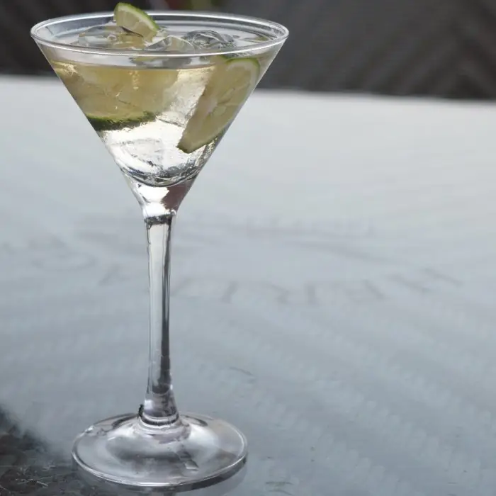 Poppy Cocktail (Alcoholic Ordinary Drink Cocktail glass)